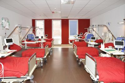 Ein Stationszimmer mit Betten